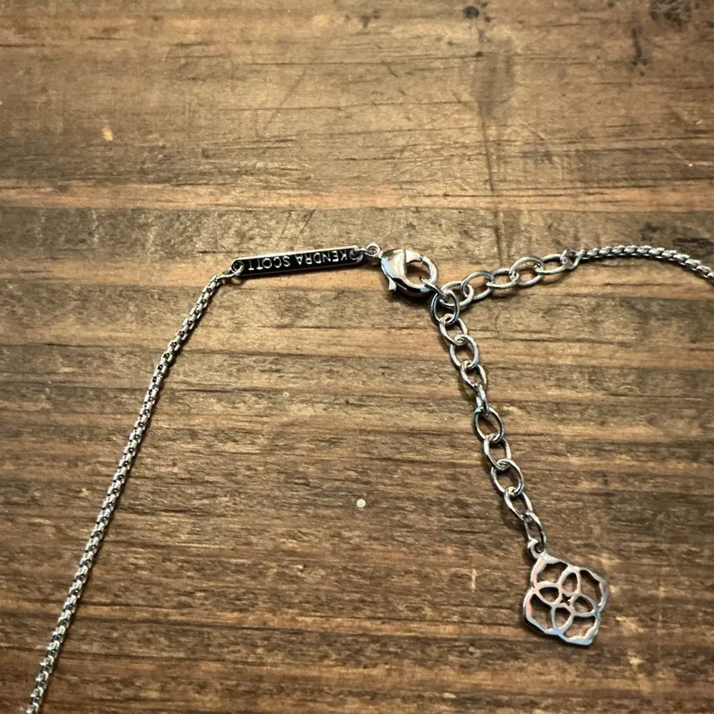 Kendra Scott Tess Blue Drusy & Rhodium Pendant Necklace NWT 14-16" Chain - Picture 2 of 3